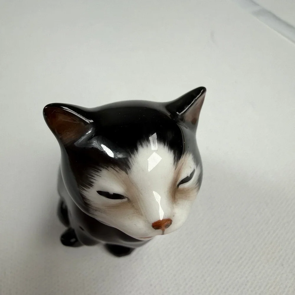 Vintage Royal Doulton Lucky Cat Fine Bone‎ China Figurine